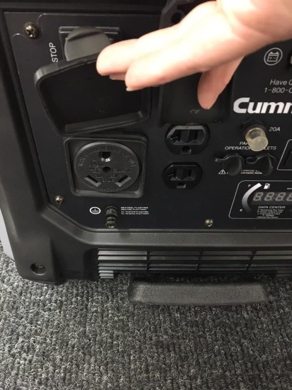 Cummins P4500i 3700W 4500W Onan A058U955 Remote Start Portable Gas Inverter Generator Scratch & Dent For Cheap - Image 2